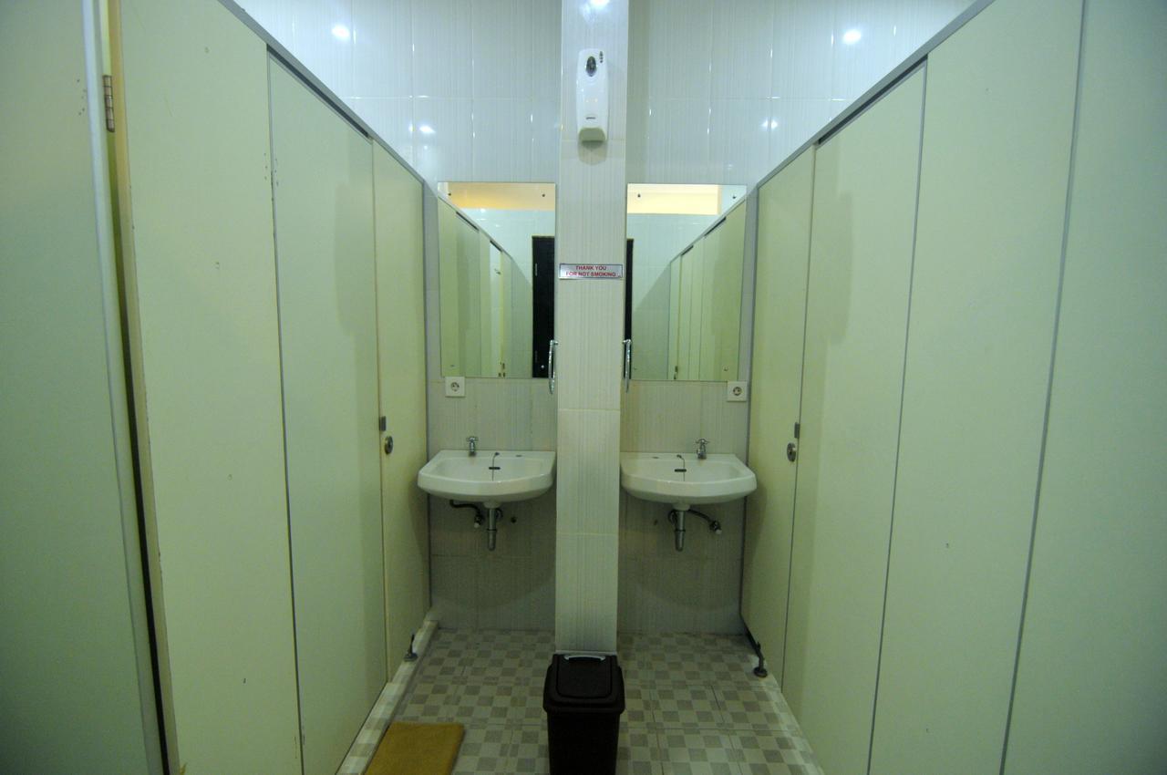Reddoorz Hostel Near Gwk Main Gate Ungasan Esterno foto